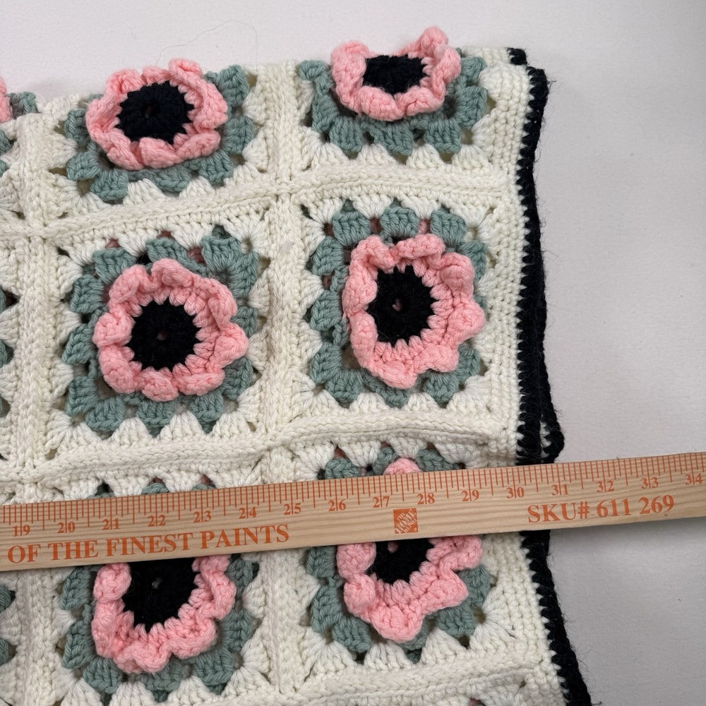VTG Crocheted 3D Pink Roses Afghan Throw Blanket Handmade 52"x62" Granny Square - Picture 3 of 6